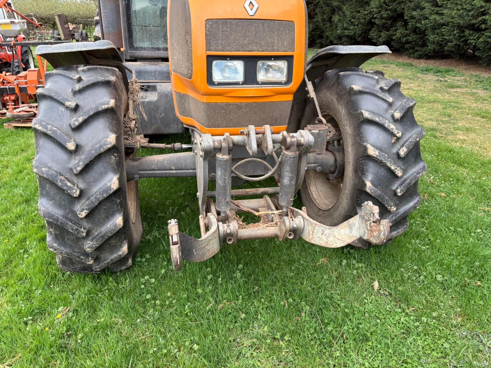 Renault Ares 725 RZ photo 3