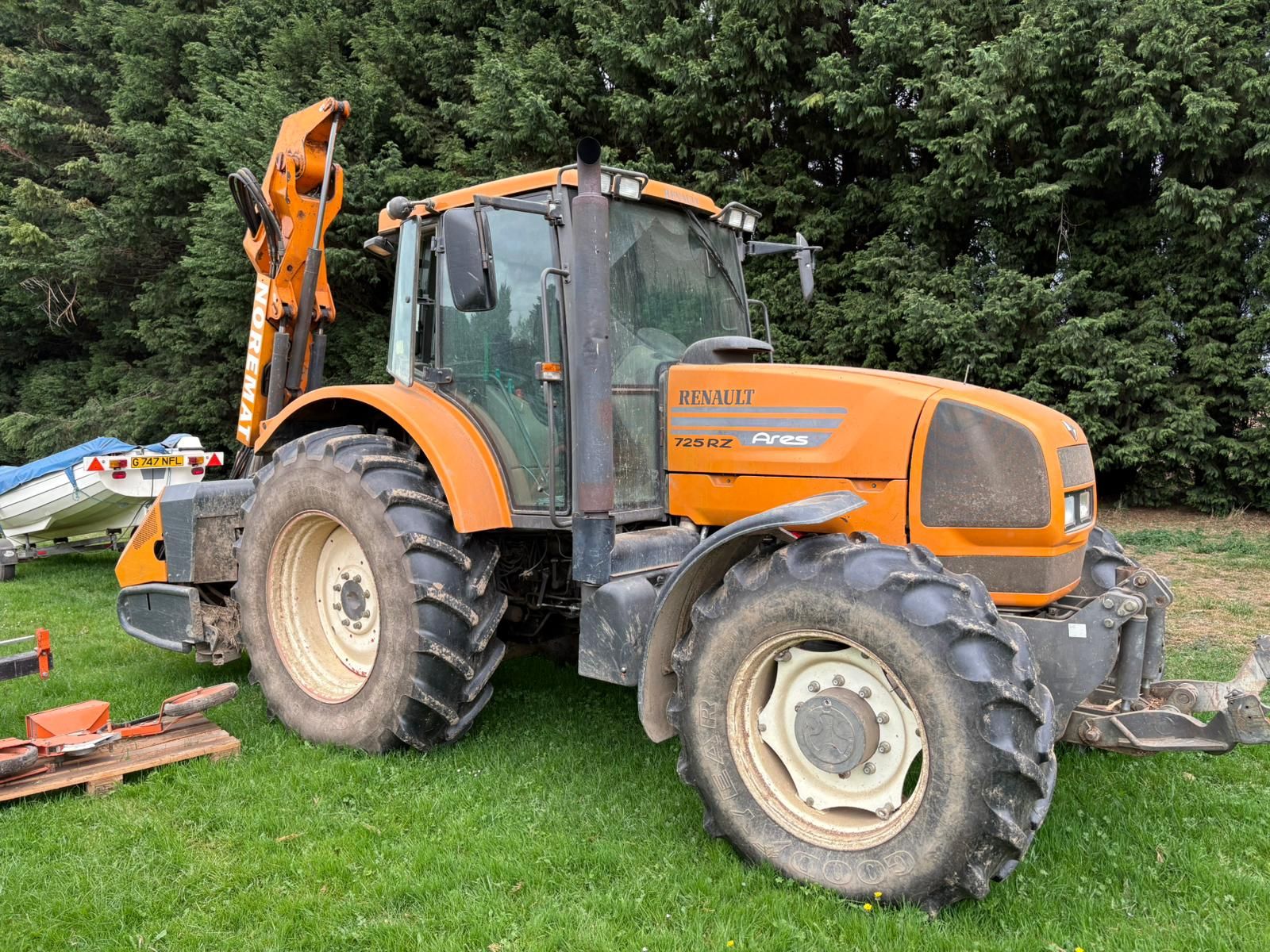 Renault Ares 725 RZ photo 5