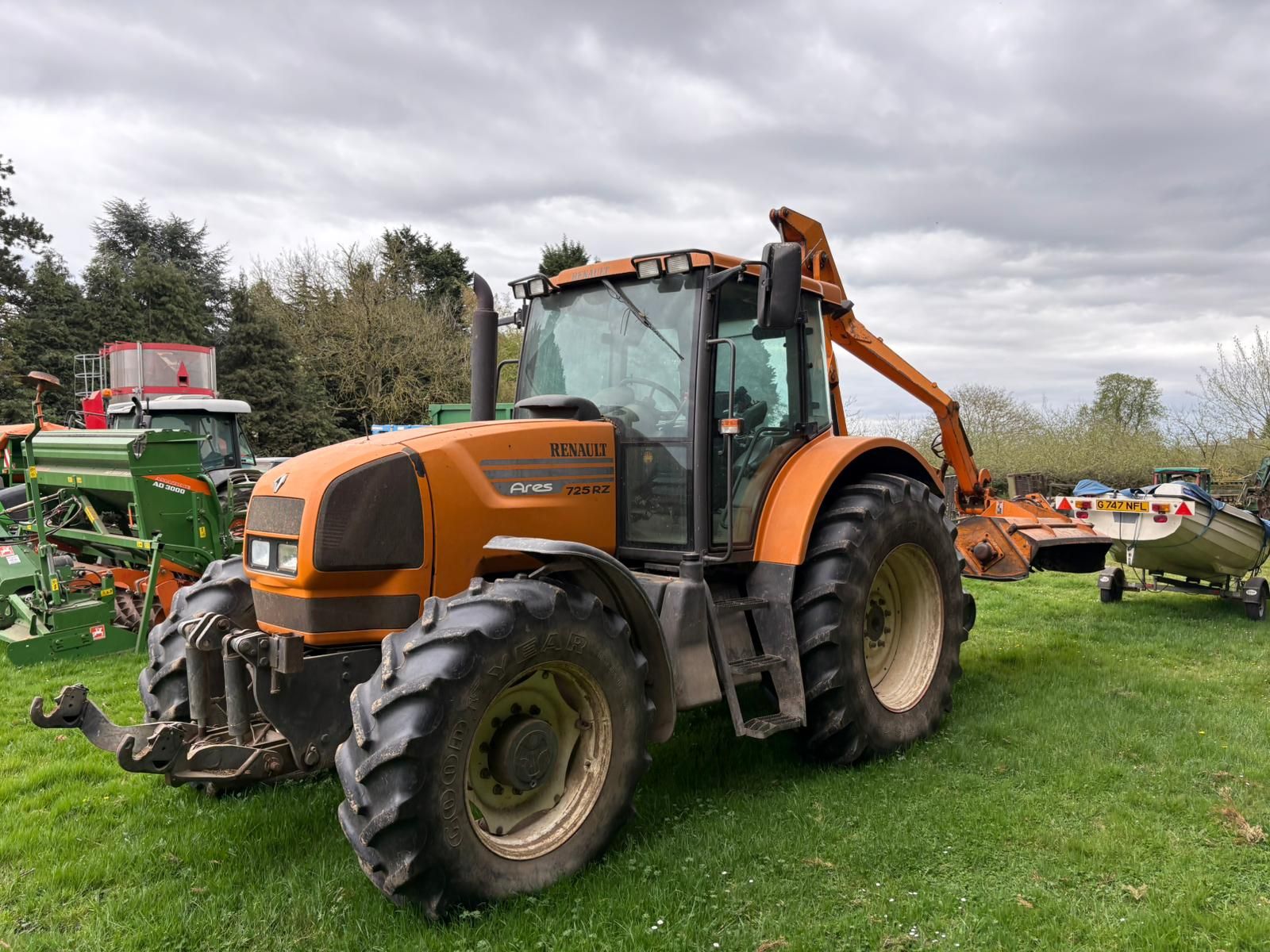 Renault Ares 725 RZ photo 6